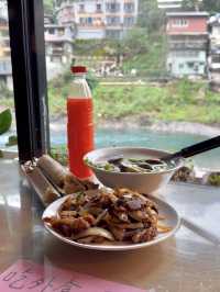 Retro Meal by the River in Wulai Old Street