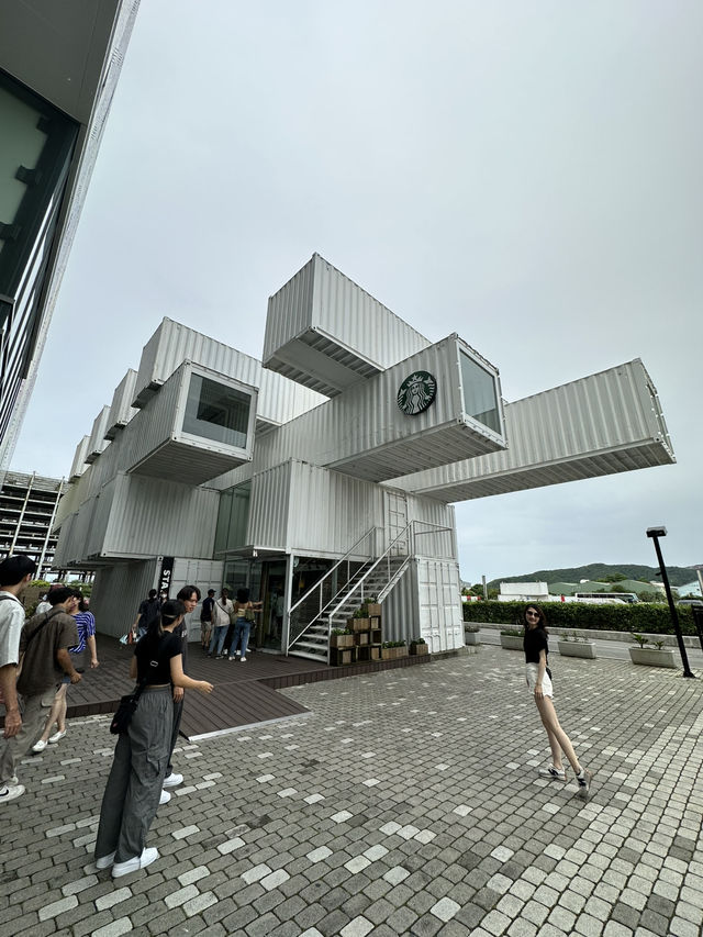 Where Coffee Meets Architectural Brilliance: Starbucks Hualien Bay Store