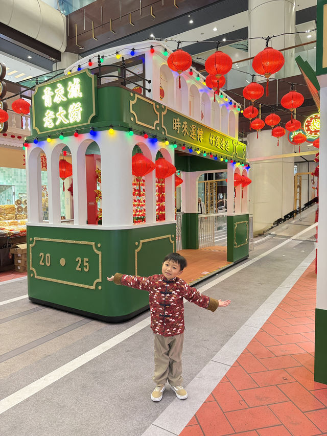 【 充滿懷舊風的香港老大街市集 】