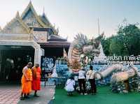 泰國曼谷當地著名求美貌與智慧的寺廟推薦：Wat Nak Prok วัดนาคปรก，適合去請願拍照打卡遊玩。