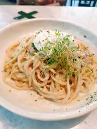 Experience Relaxed Dining experience: Bora Bora Botanist