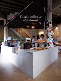 Finally Coffee Co. : คาเฟ่สุดเท่ใจกลางพิษณุโลก