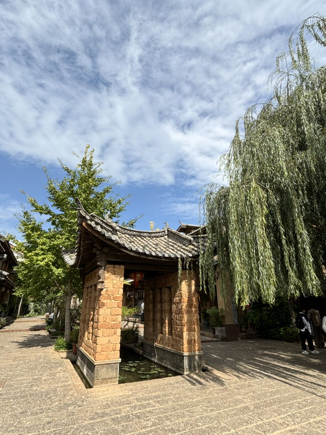 沙溪古鎮：穿越時空！✨ 感受不一樣的雲南風情！🏞️