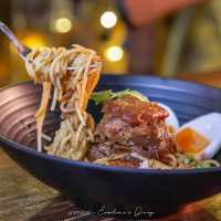 ร้านอาหารนั่งชิลล์ยามค่ำคืน