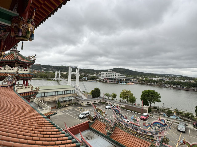 有南天宮眾神明加持及守護的龍潭大池及吊橋