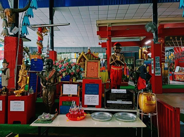 泰國曼谷市中心湄南河畔著名古跡皇家寺廟景點：Wat Pha Si，百年歷史古跡寺廟，適合打卡拍照📸冥想