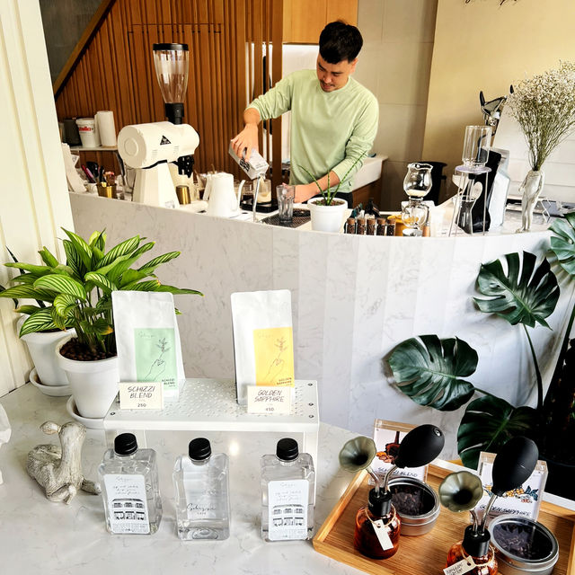 คาเฟ่หลบร้อนที่ Schizzi Cafe นางเลิ้ง