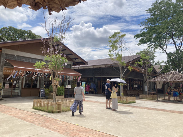 ‘จริงใจมาร์เก็ต’ เที่ยวสงกรานต์สรงน้ำพระ2568