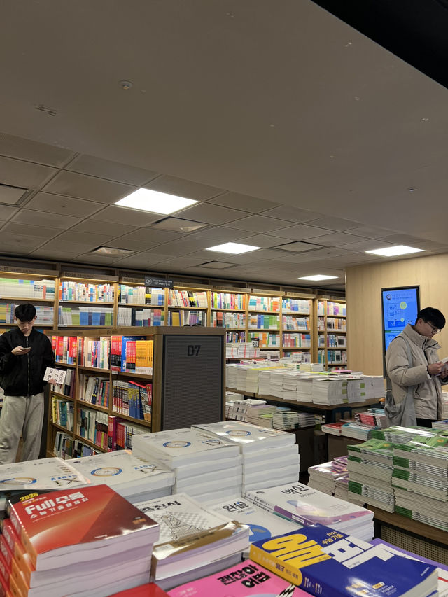 Kyobo Book Centre Gwanghwamun (교보문고 광화문점) 