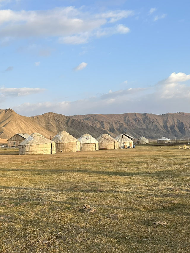 🛖 🐴 🏔️ The most scenic road in Kyrgyzstan 