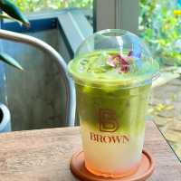 BROWN Brew & Bistro คาเฟ่และร้านอาหารปากน้ำปราณ