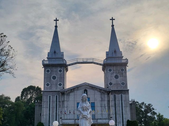 รองอาสนวิหารนักบุญอันนา หนองแสง