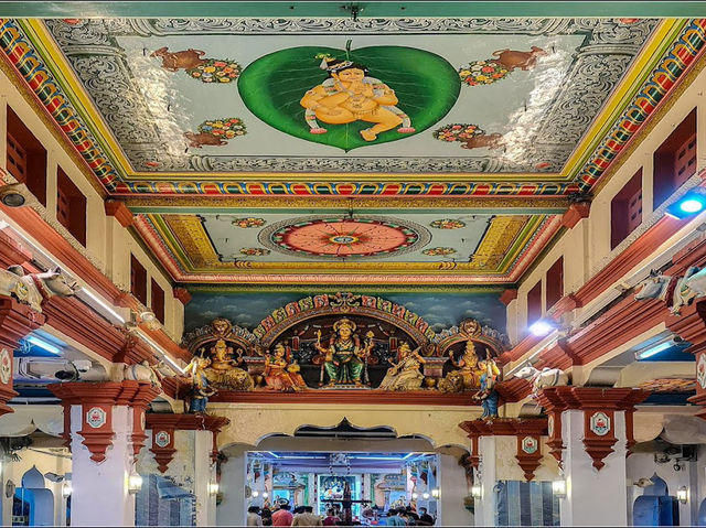 🕉️ Sri Mariamman Temple: A Riot of Colors, Chants & Coconut-Smashing Vibes! 🥥