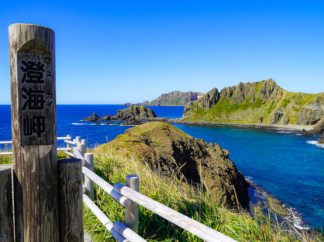 湖に映る空と風🌿礼文島「久種湖」で心を洗うひととき