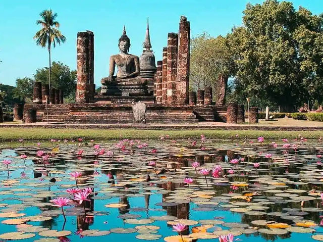🏛️🌿 SUKHOTHAI WEEKEND ESCAPE: Where Ancient Kingdoms & Lotus Ponds Await! 