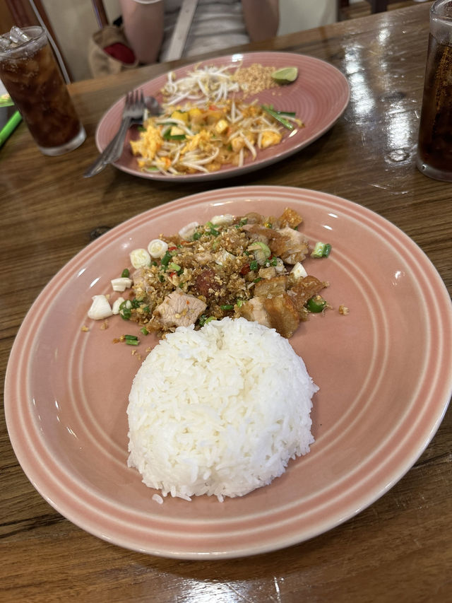 คาเฟ่ บ้านพึ่งศิลป์