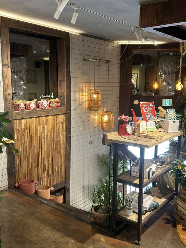  💛🍰강남 프라텔리에서 맛있는 디저트와 힐링 분위기까지! 🥰🍵✨