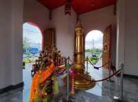 พามาสักการะศาลหลักเมือง จังหวัดสิงห์บุรี