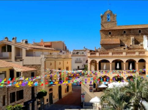 บ้านหลายหลังของนาบอบเป็นที่อยู่อาศัยอันสง่างามสไตล์โคโลเนียล