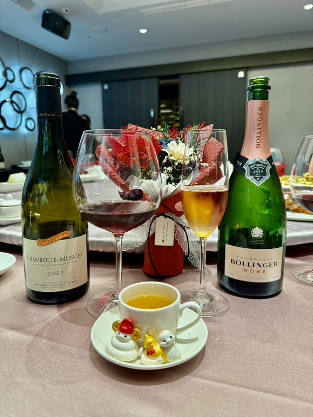 感謝Eric請大家給我過生日.美食.美酒加好友.鮮花.蛋糕真開心