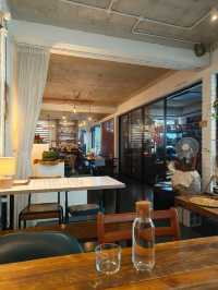 A Cozy Hideout for Bookworms and Brunch Lovers