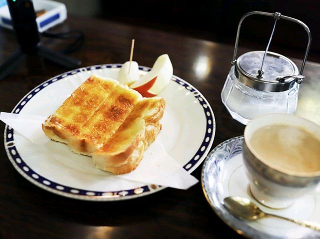 【🇯🇵広島】昭和の温もりに包まれる喫茶店「茶房 ふじ」で、心安らぐひととき