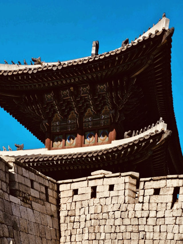 Heunginjimun: A Majestic Gateway Connecting Seoul's Past and Present