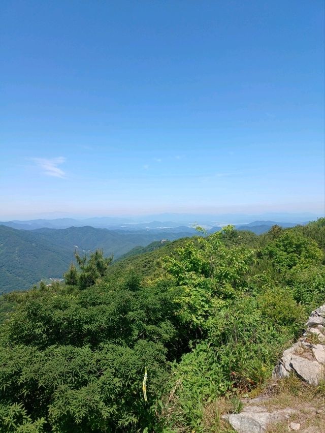 마산 무학산 정상, 도심 속 힐링 산책로