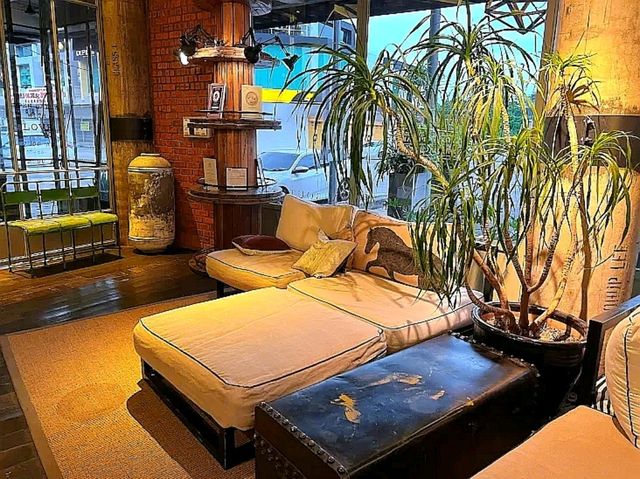 "Ipoh's Artistic Urban Retreat"