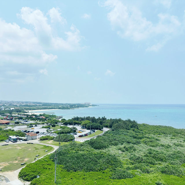 🌊 沖繩殘波岬燈塔：登頂眺望果凍海與斷崖奇景，順嘗Blue Seal冰淇淋！