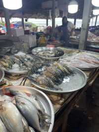 ตลาดหาดสะกอม