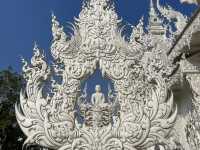 วัดร่องขุ่น สถาปัตยกรรมอันงดงามดั่งบนสวรรค์