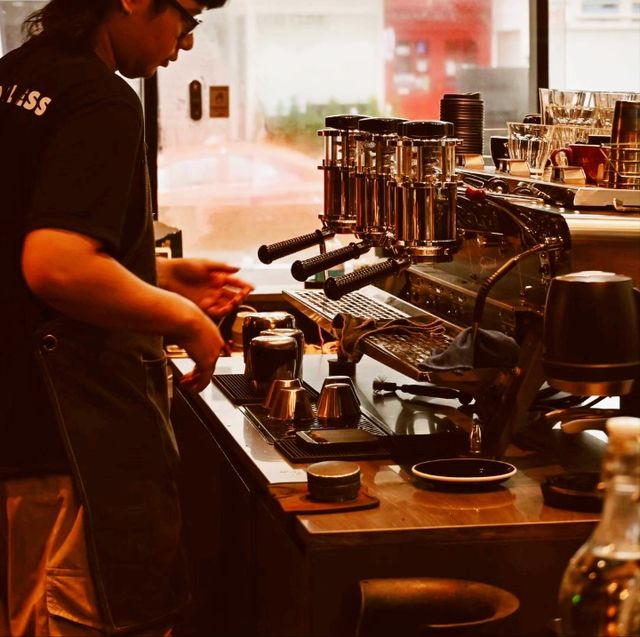 Bottomless cafe