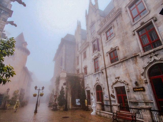 Mercure Bana Hills French Village 🏰