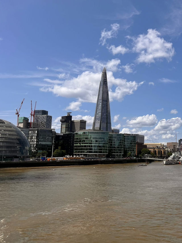 初めてのロンドンブリッジ、感動しました！🌉🇬🇧