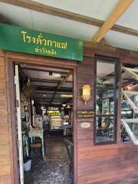 กาแฟท่าวังหลัง ร้านสวย แนวไม้โบราณ เหมาะมานั่งชิว