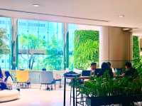 พานั่งเล่นที่ The terrace at Sindhorn