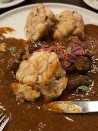  🍖チェコ名物・グラーシュ（Guláš）｜ビールが進む、濃厚ビーフシチュー