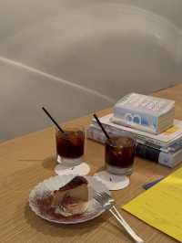 ハンドドリップで1杯ずつコーヒーをいれる喫茶店