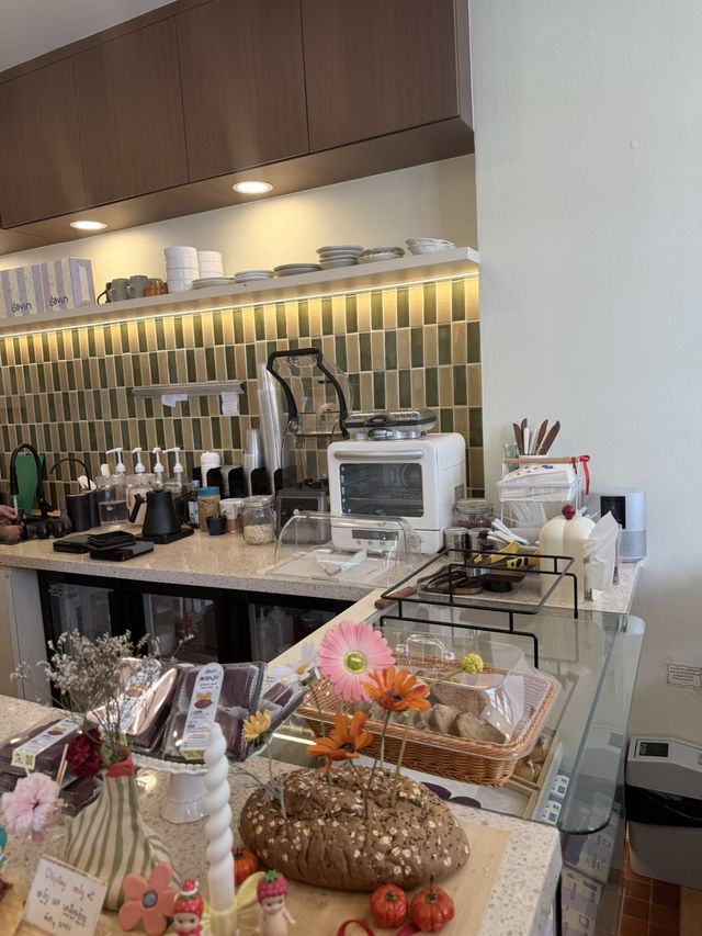 Ilavin (ไอลวิล)คาเฟ่โฮมเมดน่ารักล่าสุดในย่านบางแสน