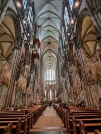 Gothic Grandeur: Cologne Cathedral’s Towering Wow Factor!