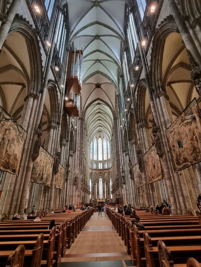 Gothic Grandeur: Cologne Cathedral’s Towering Wow Factor!