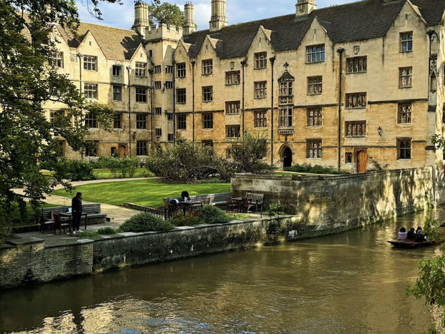 Cambridge: Drifting in its Gentle Embrace! 🇬🇧☀️🛶