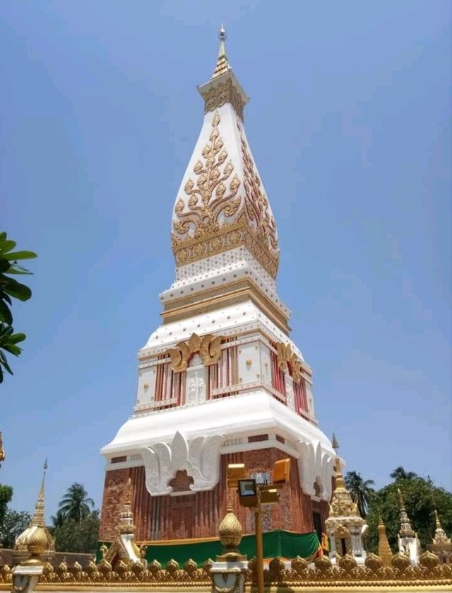 วัดพระธาตุผาซ่อนแก้ว