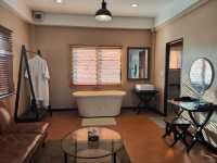 Brown Room: Naptel Changmoi 
