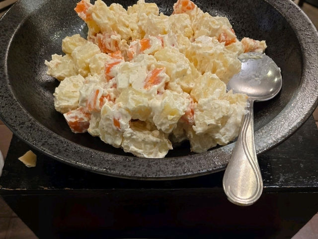 รับความสดชื่นของวันใหม่กับ Movenpick Suriwongse