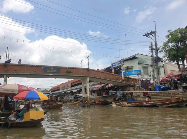 Amphawa Floating Market (Near Bangkok)