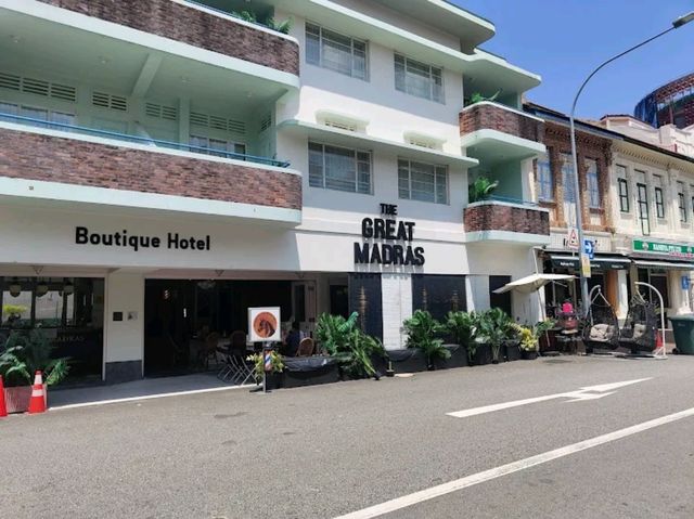 “Vintage Vibes in the Heart of Little India”