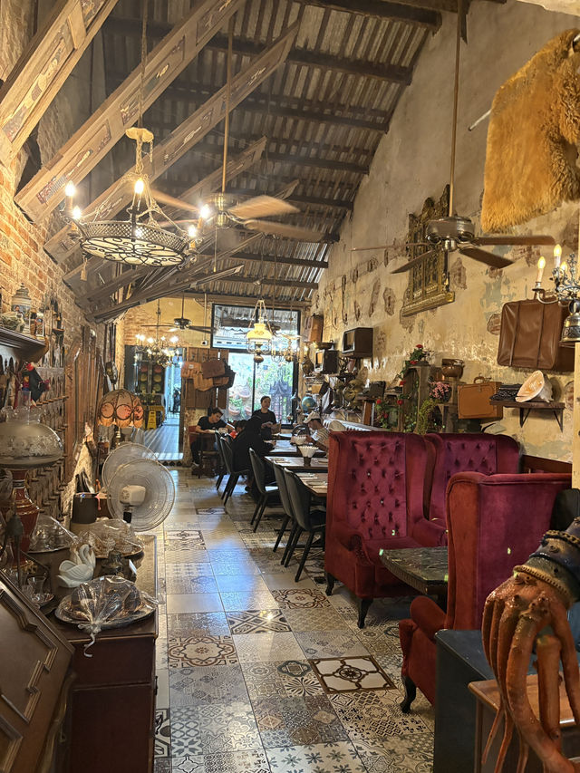 Efe Old Town Restaurant in Phuket Old Town