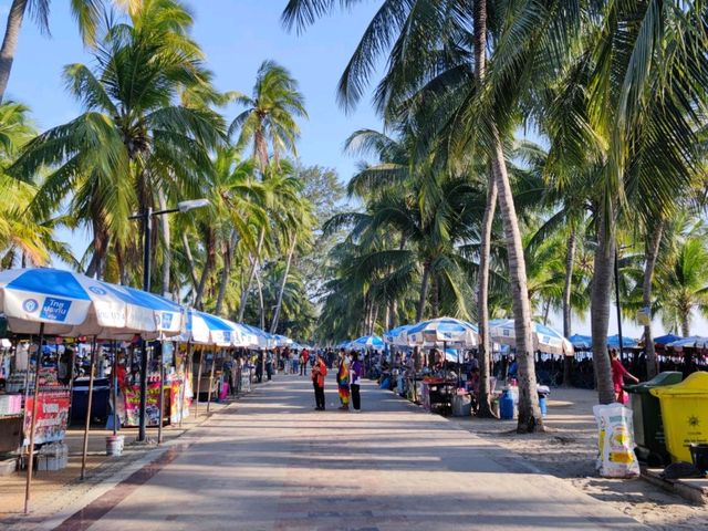 🌊 : Bangsaen beach หาดบางแสน ชลบุรี